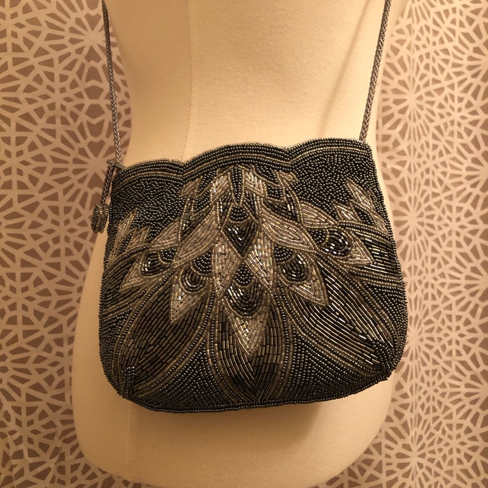 Vintage Sophistique Silver Beaded Crossbody Purse